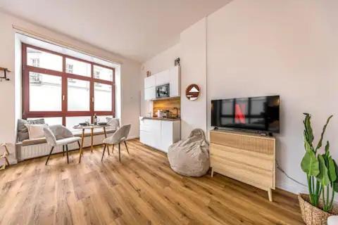 Ruhige Und Stilvolle Wohnung Am Clara-Zetkin-Park Lipsk Zewnętrze zdjęcie